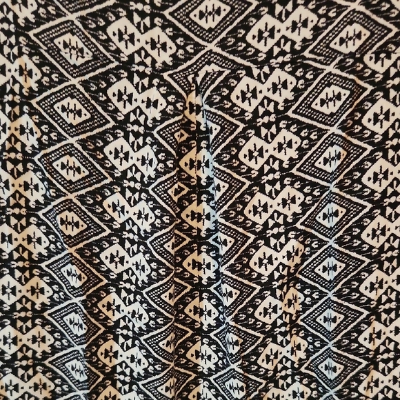 Hollister Black and White Patterned Top - Picture 6 of 6